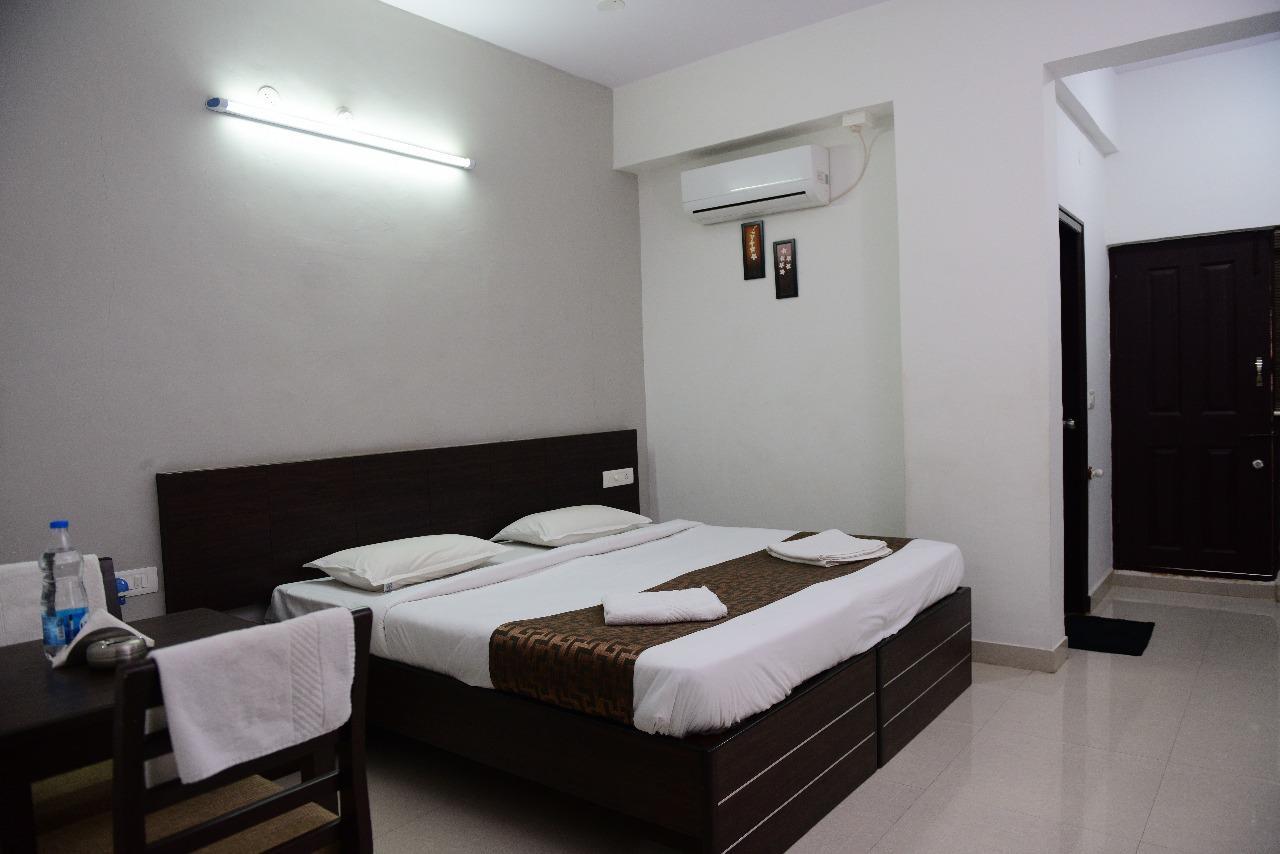 Varsha Enclave- Trinity House Aparthotel Mysore Exteriör bild