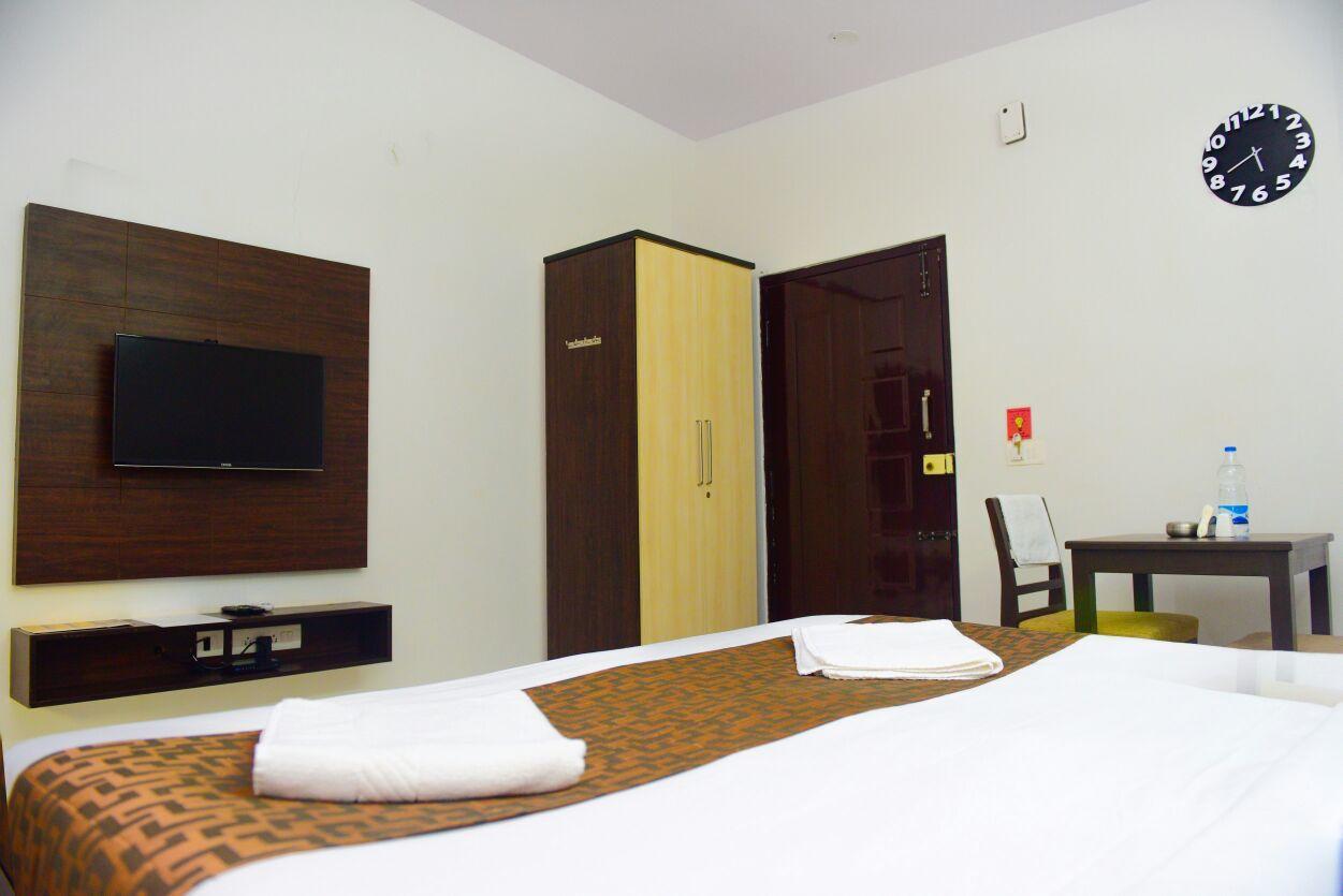 Varsha Enclave- Trinity House Aparthotel Mysore Exteriör bild