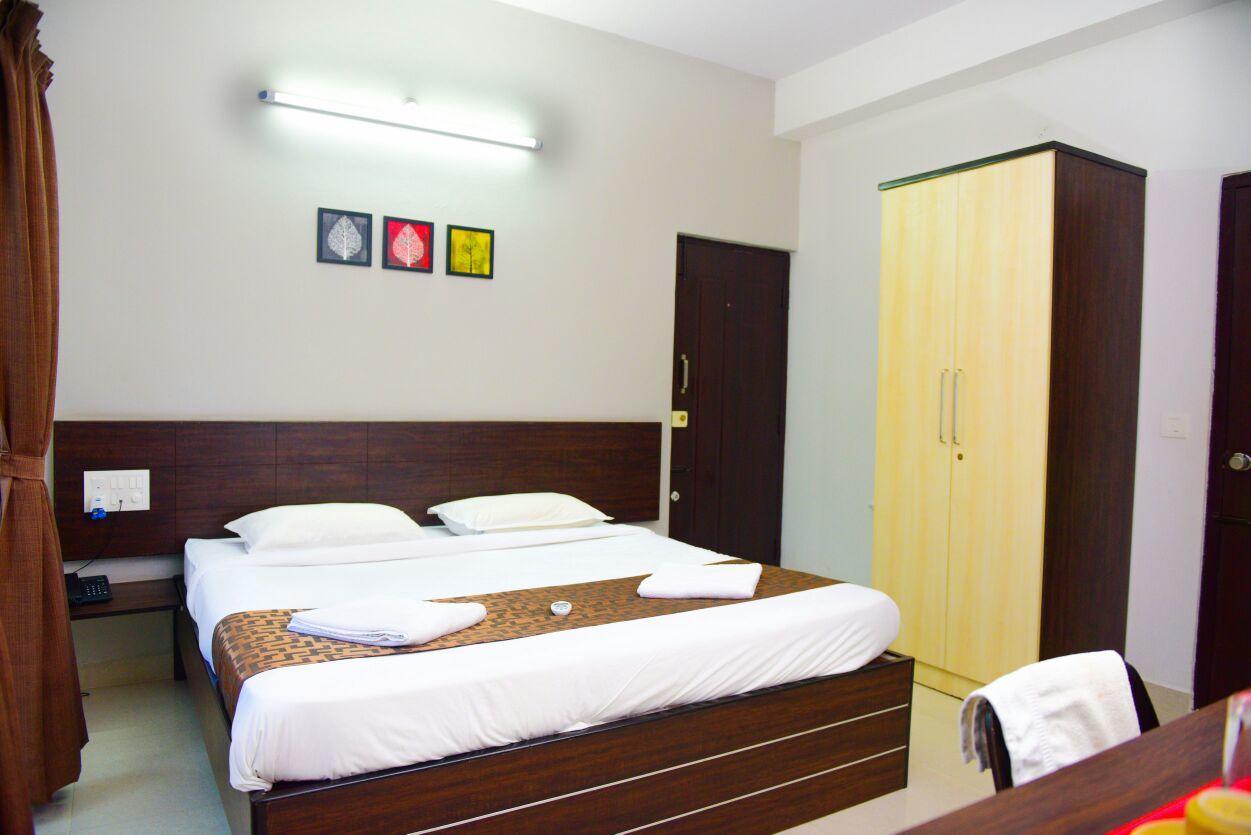 Varsha Enclave- Trinity House Aparthotel Mysore Exteriör bild