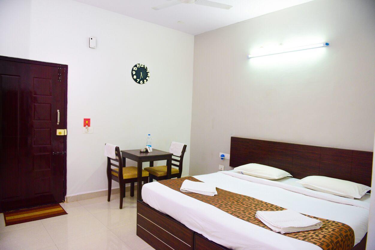 Varsha Enclave- Trinity House Aparthotel Mysore Exteriör bild