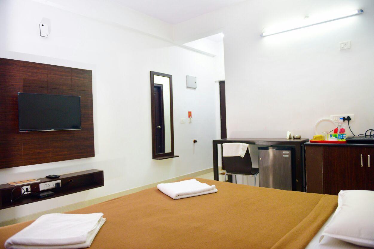 Varsha Enclave- Trinity House Aparthotel Mysore Exteriör bild