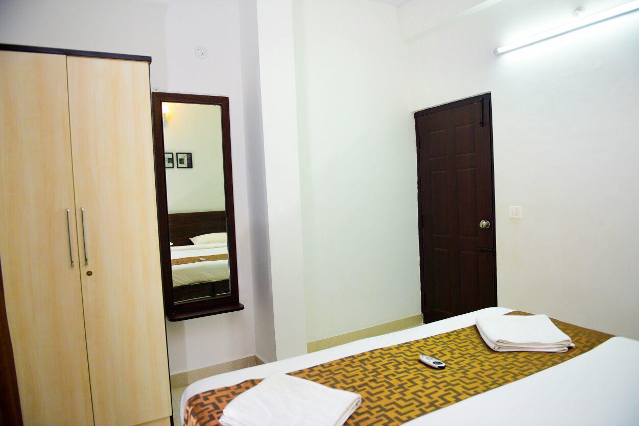 Varsha Enclave- Trinity House Aparthotel Mysore Exteriör bild
