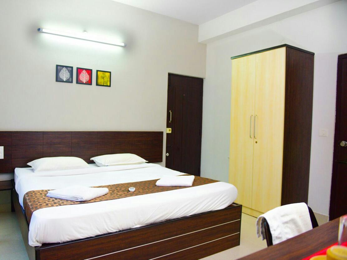 Varsha Enclave- Trinity House Aparthotel Mysore Exteriör bild
