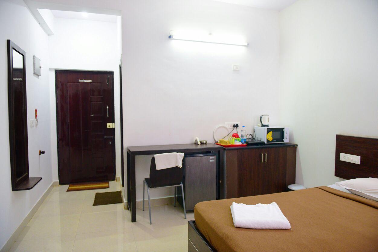 Varsha Enclave- Trinity House Aparthotel Mysore Exteriör bild